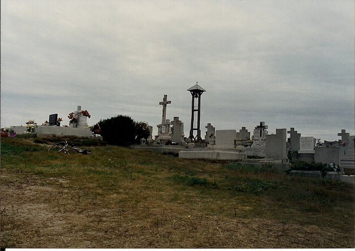 A temető a haranglábbal